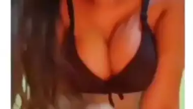 Super Sexy Desi Girl Teasing