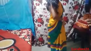 Dude sees his Desi girl changing clothes and gives her hard XXX fuck