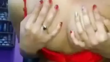 Beautiful desi girl show her boob