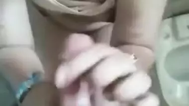 Paki Desi XXX bitch sucking dick of her customer before sex MMS