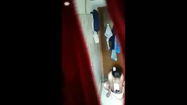 Desi bhabi hidden cam bathing 1