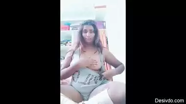 Swathi naidu show her sexy boobs