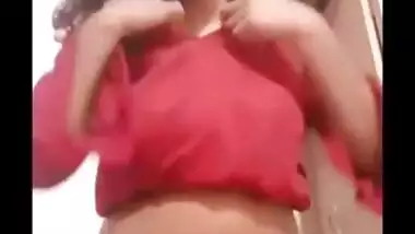 Amateur video of the Desi lovely with nose piercing exposing the chest