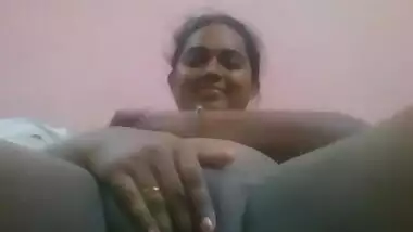 Bhabhi spreading