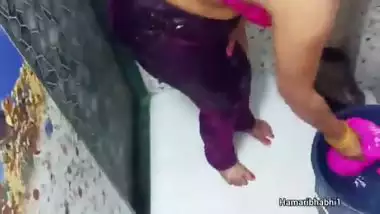 Indian desi bhabhi bathing.