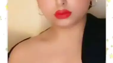 Indian escort girl viral boobs show seduction