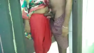 Hot Bhabhi Ko Kitchen Se Room Mai Choda