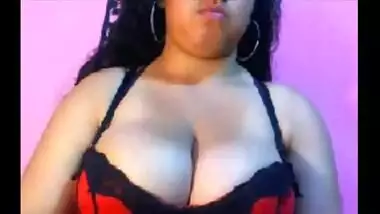 Busty bhabhi showing her melon boobs