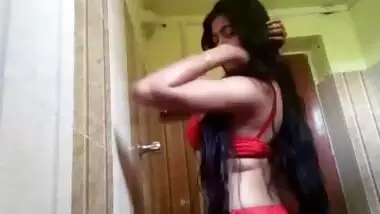 Desi girl red bra 