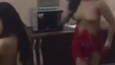 Video of Desi models receiving pleasure in dancing with naked tits