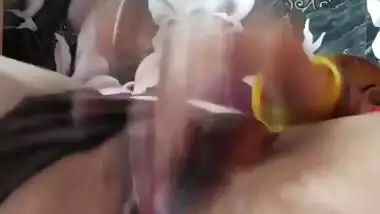 Indian fingering bhabhi oozing orgasm viral MMS