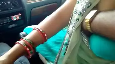 Desi Mature Saree AAunty in CCar