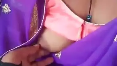 Desi Bhabhi with younger lover in park