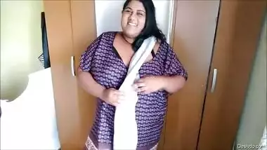 Desi Nri BBW Aunty Stripping