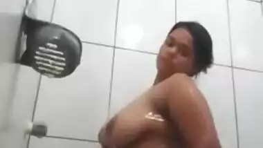 Lankan Big Boob Girl Bathing