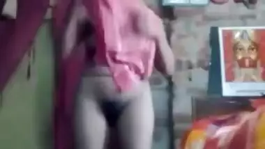 Desi girl dries body with a towel including erogenous XXX zones on camera