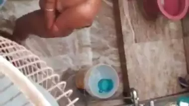 Indian aunty spying bath video