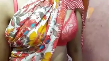 Newly Married Hot And Sexy Bhabhi Hot Saree