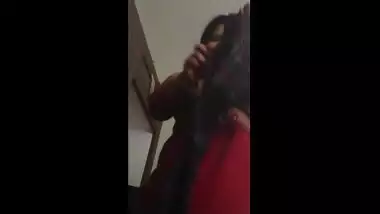 Indian porn tube of a busty aunty changing dress