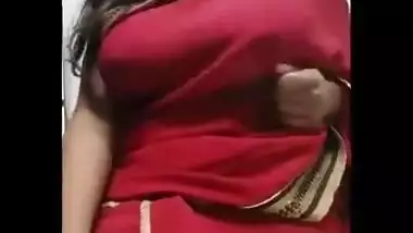 Smoking hot Busty Indian babe showing big boobs on Cam