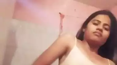 Desi girl bathroom show