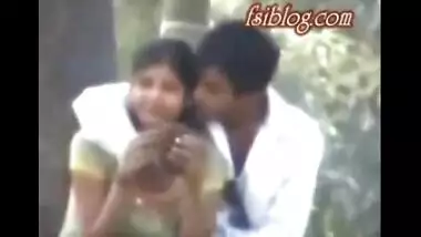 Indian Lover Outdoor fun caught by voyeur mms