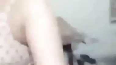 Girlfriend wet Indian pussy viral showing live
