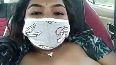 Bhabhi Shows Her Boobs On Live Show