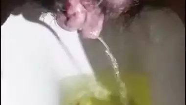 Indian Desi pissing