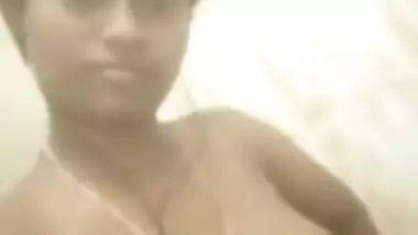 Today Exclusive- Tamil Girl Showing Her Boobs