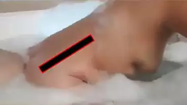 Desi wife fucking in bathtub