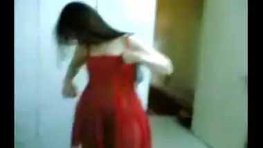 Mumbai Young House Wife Gets Her Pussy Fingered Before Blowjob