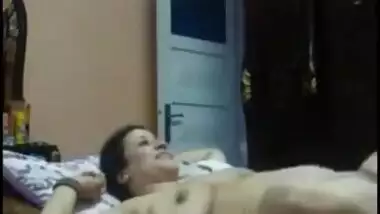 Amateur chudai video of Pakistani couple having sex in missionary