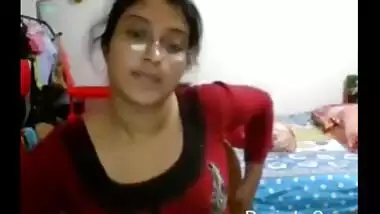 Sexy figure young bhabhi exposing her asset