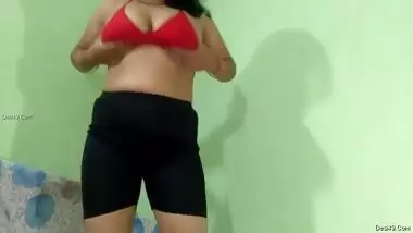 Exclusive- Horny Desi Bhabhi Showing Her Nude Body To Fans