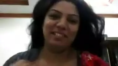 Paki bahbi showing her big boobs