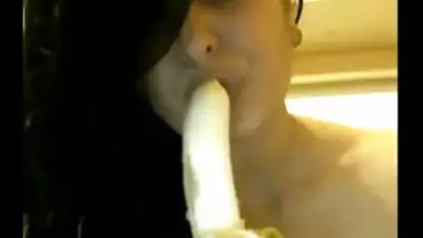 Naughty Chandigarh babe sucking a banana on camera