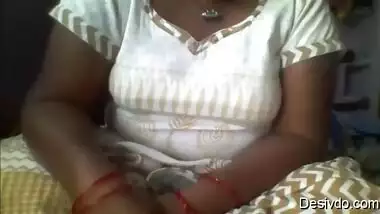 Desi village bhabi show her boobs n pussy