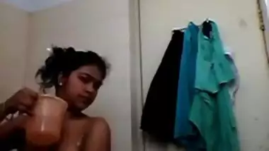 Desi whore goes to bathroom but takes camera to film her sexy body