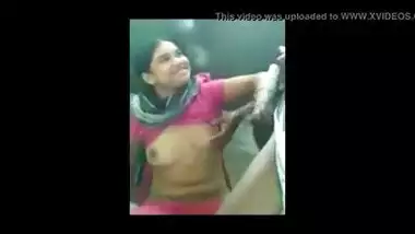 Village Guy Pressing Boobs Of Tamil Randi