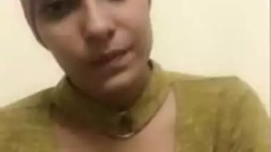 sexy indian girl huge clevage