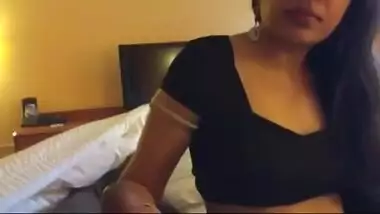 Sexy big boobs Delhi bhabhi gives blowjob in hotel