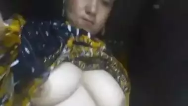 Desi Bhabhi Shows her big Boobs and Pussy