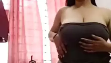 Music class teacher showed huge tits on video call