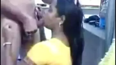 Pron video of a desi girl fucking her boss in the grocery shop