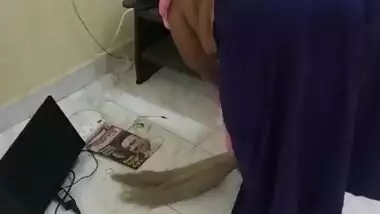 Chubby aunty showing her naked body while cleaning her house