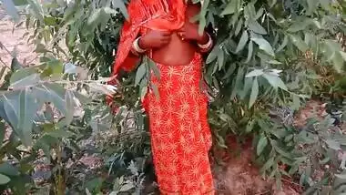 Desi village aunty fucking in field