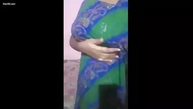 Tamil Girl Showing Her Boobs and Pussy