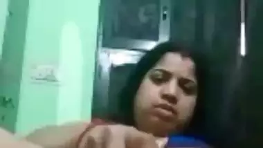 Viral porn of a South Indian lady masturbating with a radish