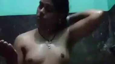 Gauthama Bhabhi Shower MMS